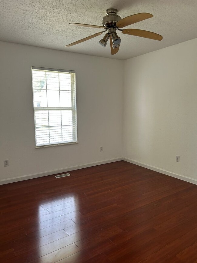 Building Photo - 1456 Kingsley Dr