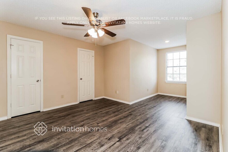 Building Photo - 3801 Devonaire Dr