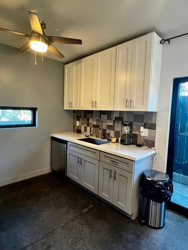 Building Photo - 4610 E 4th St