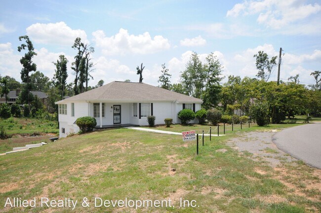 Primary Photo - 4 br, 2 bath House - 16 Windsor Drive