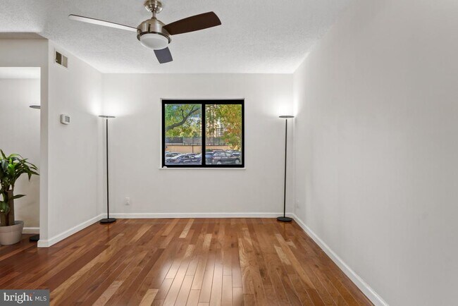 Building Photo - 5904 Mt Eagle Dr