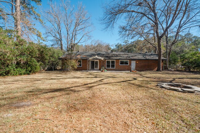 Building Photo - 615 Olmstead Dr