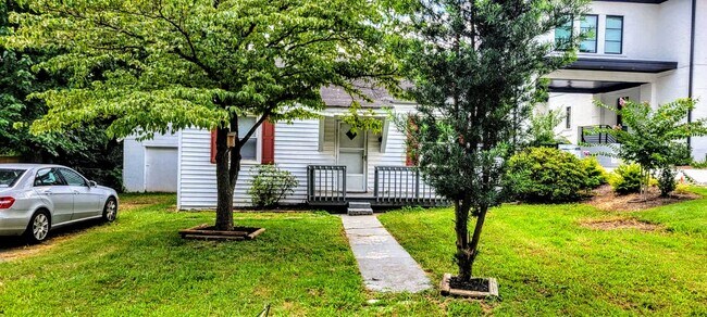 Building Photo - 418 Iverson Way