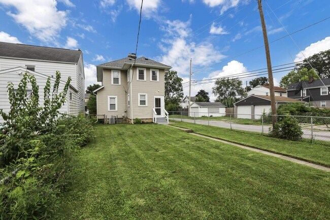 Building Photo - 418 Townsend Ave