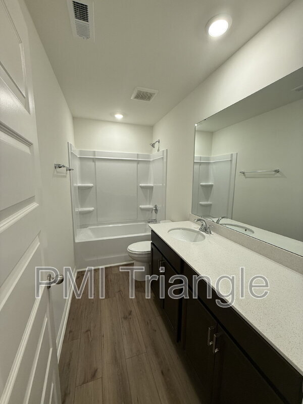 Building Photo - 138 Parker Ln