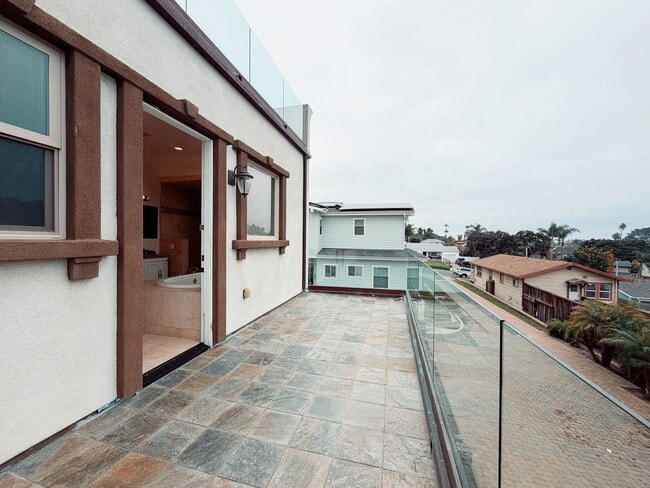Building Photo - Spacious 6 Bed in Carlsbad with Ocean Views and Roof Top deck, 1 mile to the Beach!!
