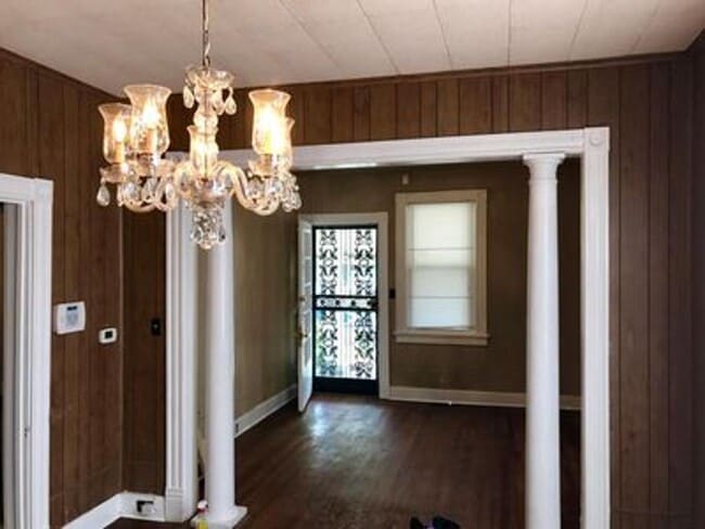 Building Photo - 2 bedroom house in Church Hill! Central air, yard, all electric and laundry!