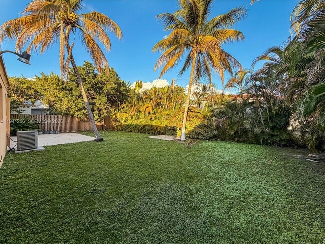 Building Photo - 1575 SW 12th Ave