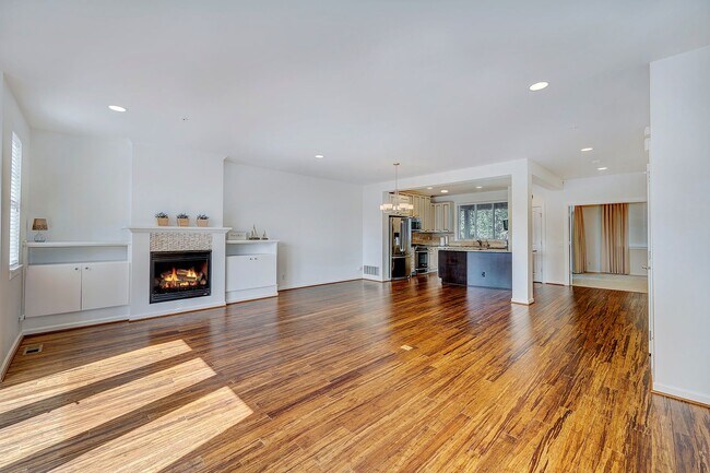 Building Photo - Mukilteo Townhome