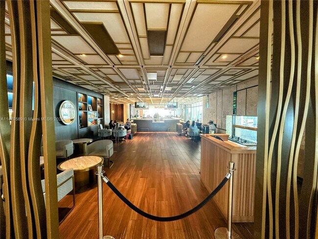 Building Photo - 6801 Collins Ave