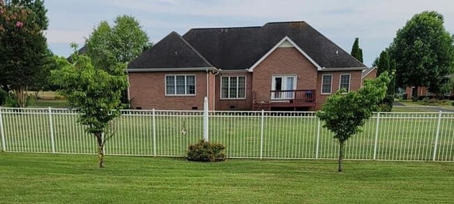 Building Photo - Immaculate House is Established Neighborhood