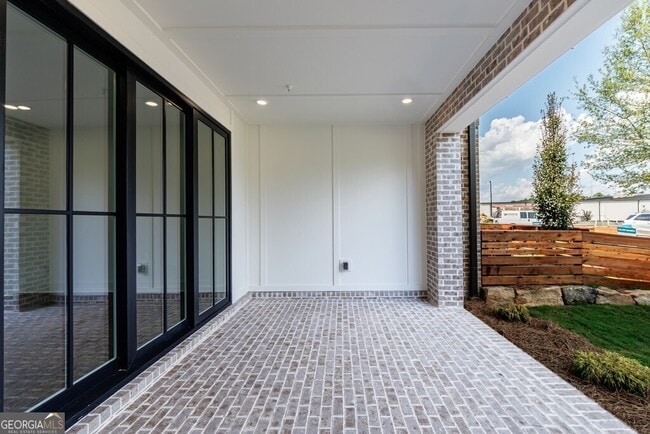 Building Photo - 10744 Davis Dr