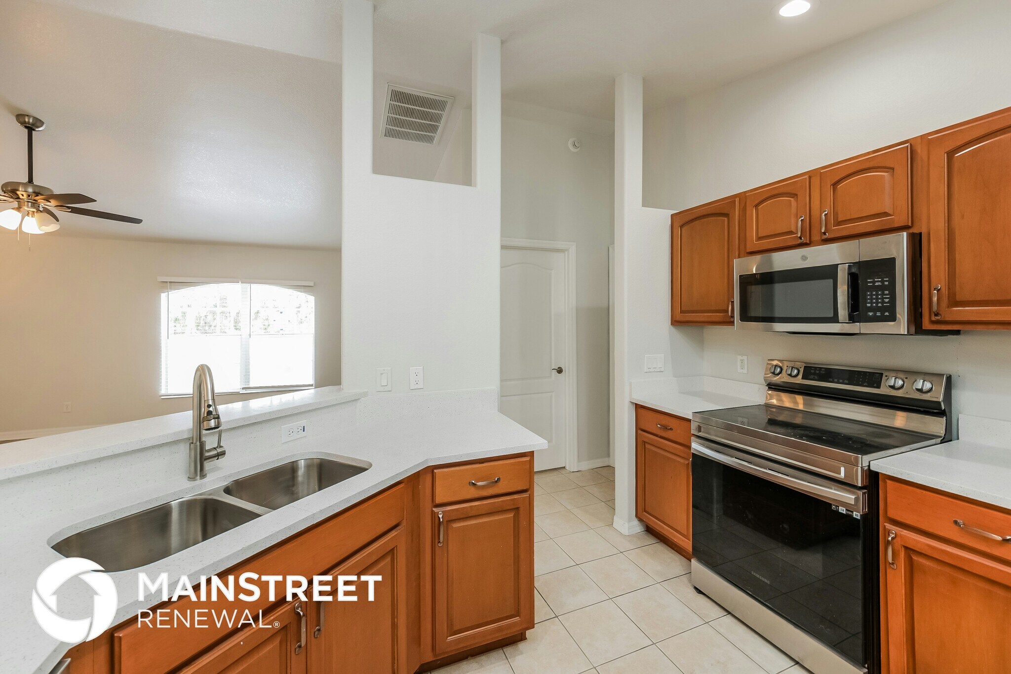 Building Photo - 1581 S Chamberlain Blvd