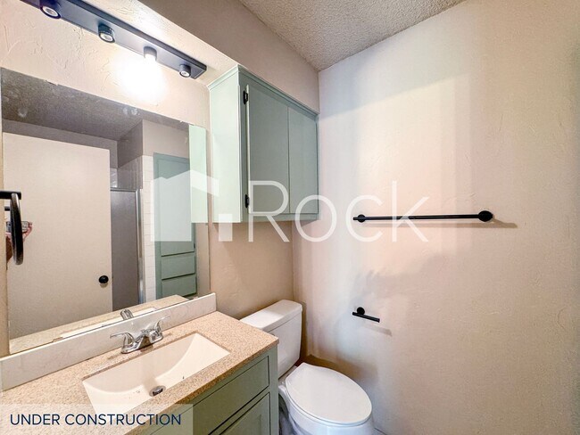 Building Photo - 7024-26 Woodlake Duplex