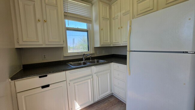 Building Photo - 145 N Kealy Ave