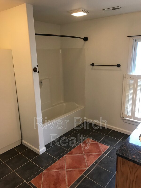 Building Photo - 1312 Monument Ave