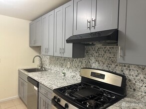 Building Photo - 211 College Dr