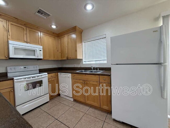 Building Photo - 384 Anna Cir