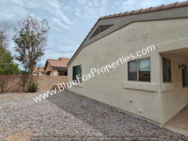 Building Photo - 10429 E Oakbrook St