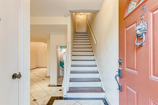 Building Photo - 7350 Kirby Dr