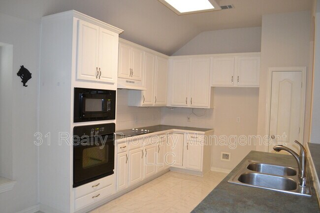 Building Photo - 5404 Briarwood Dr