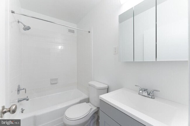 Building Photo - 135 S 19th St