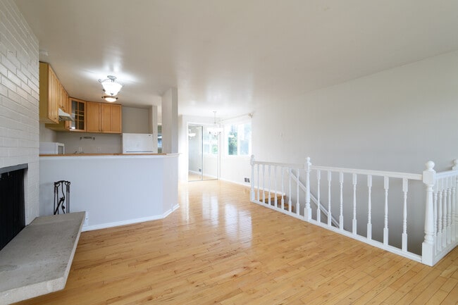 Building Photo - 901 5th Ave N