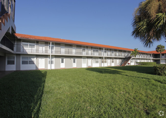 Building Photo - Silver Palms Condominiums