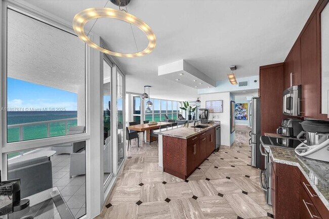 Building Photo - 16425 Collins Ave