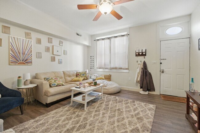 Building Photo - 4 bed, 1.5 bath Southside Flats Apartment!