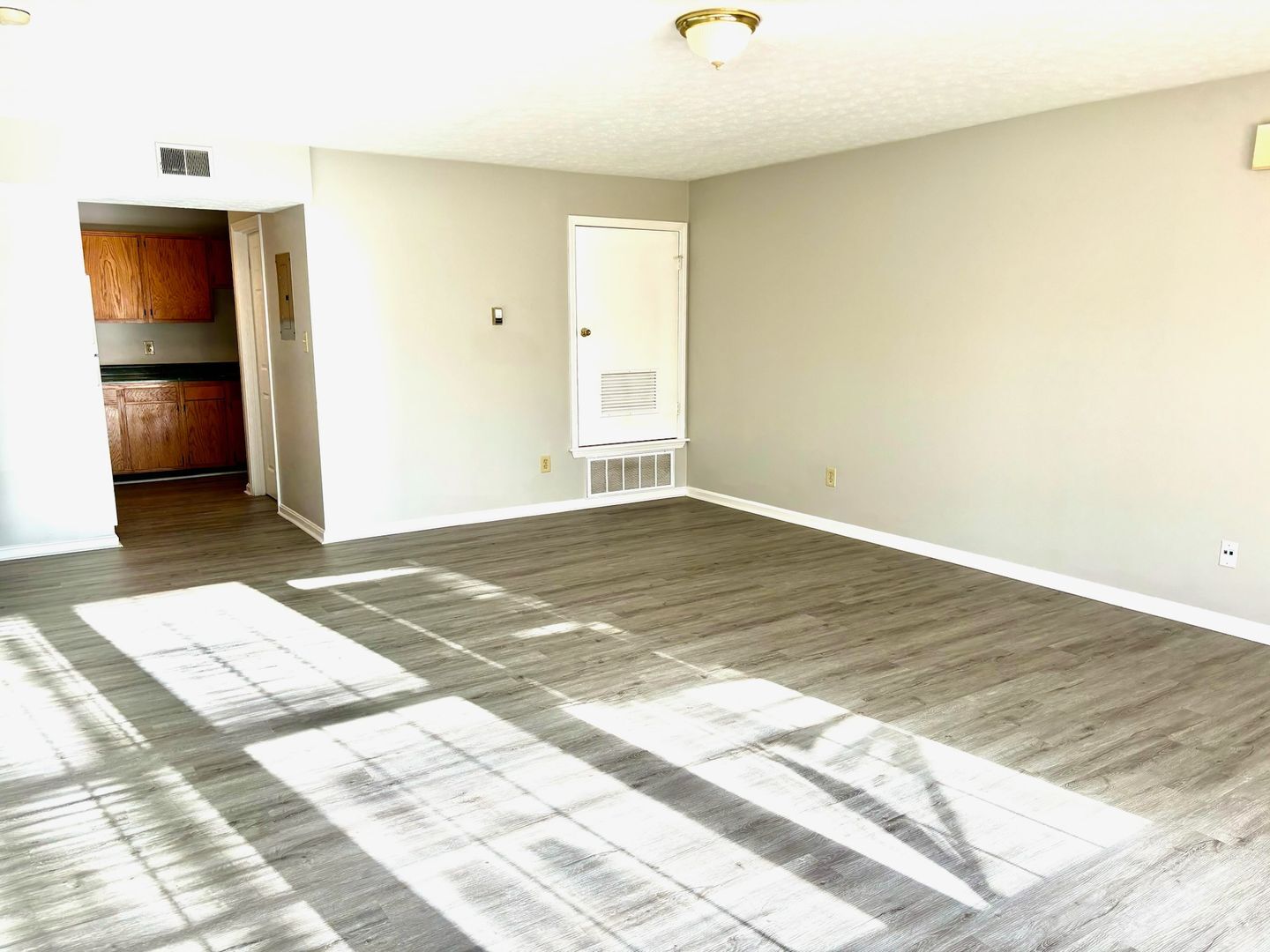 Building Photo - 526 Locher Aly
