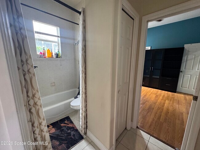 Building Photo - 5900 Herons Landing Dr