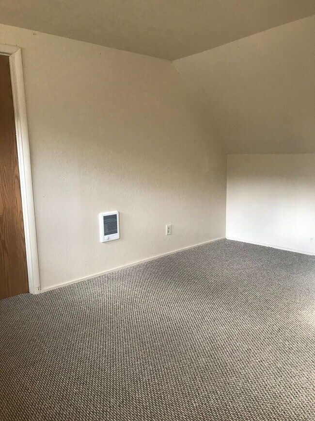 Building Photo - Country Living