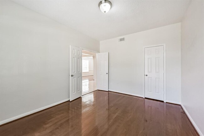 Building Photo - 11502 Bay Ledge Dr
