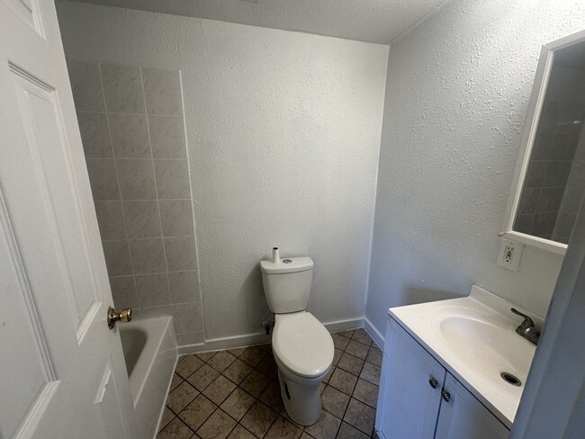 Building Photo - 937 S Vrain St