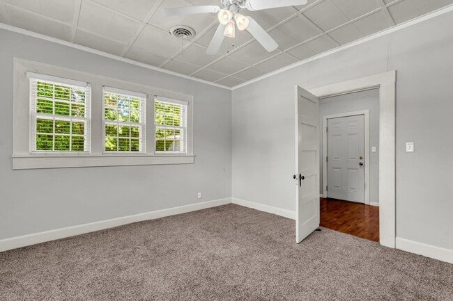 Building Photo - Renovated 3 Bedroom 2 Bath Home for Rent!