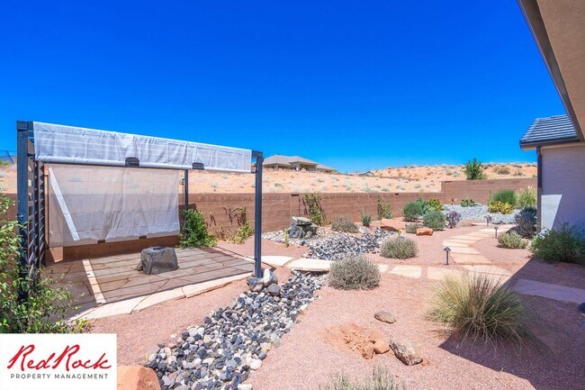 Building Photo - Stunning 4 Bedroom Home. Dog friendly!