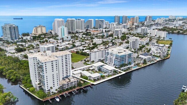 Building Photo - 741 Bayshore Dr