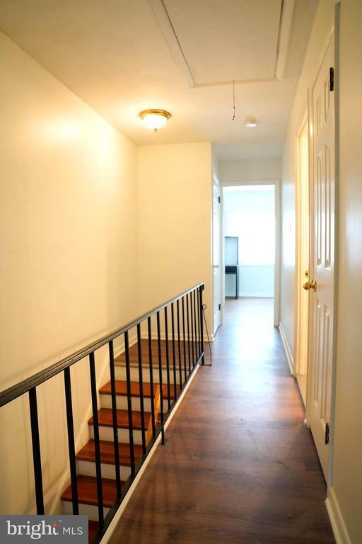 Building Photo - 208 Summit House