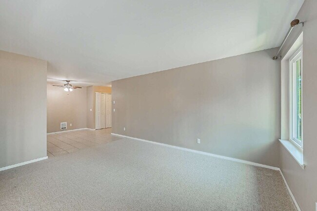 Building Photo - Fantastic location! 2 Bedrooms, 2 Bathroom...
