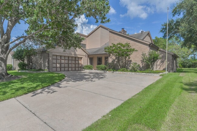 Building Photo - 15175 Diana Ln
