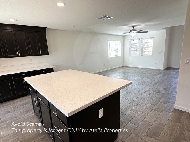 Building Photo - 1373 S Autumn Breeze Ct