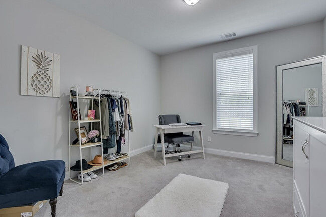 Building Photo - 4042 Ellington Dr