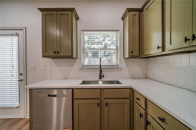 Building Photo - 796 Grenier Terrace NE