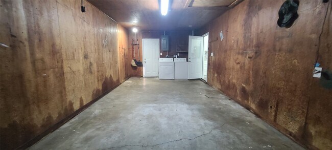 Building Photo - 1418 N Roberson St