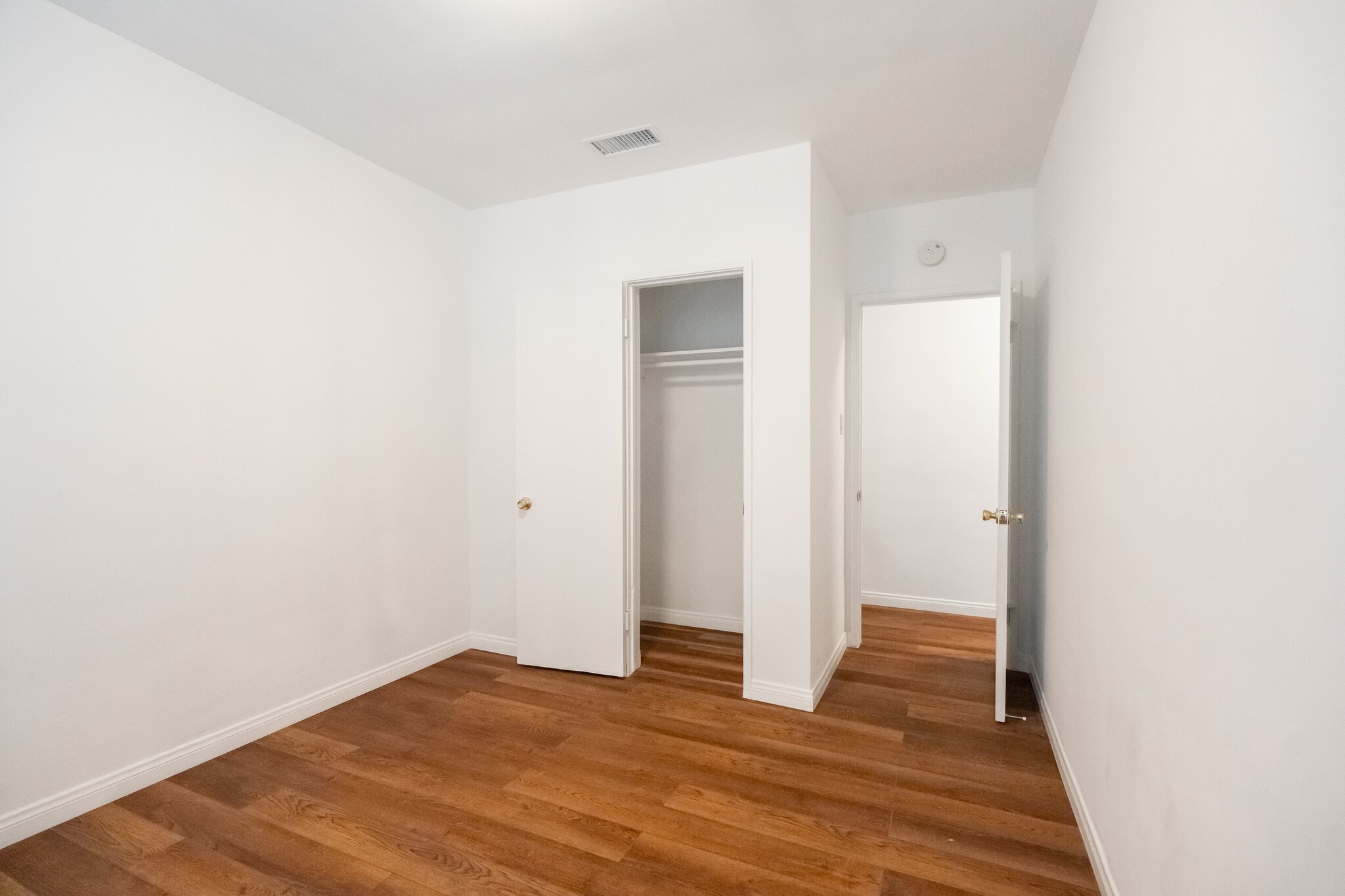 Building Photo - 15942 Devonshire St