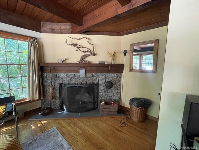 Building Photo - 106 Laurel Ln