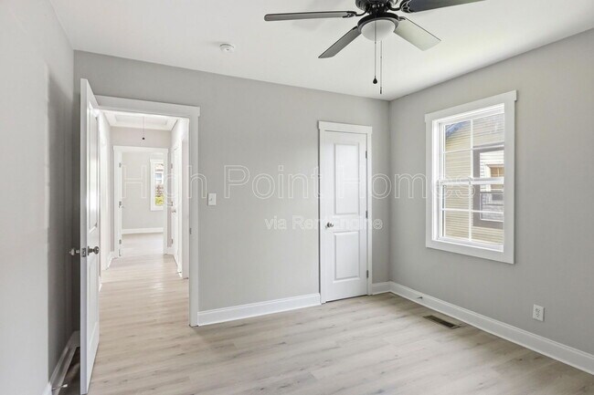 Building Photo - 2406 Kirby Ave