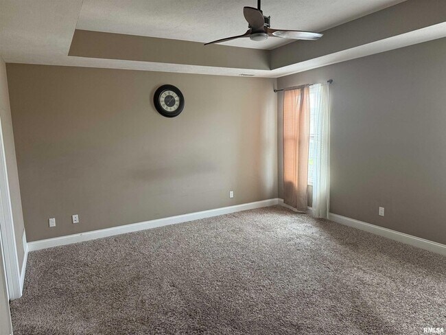 Building Photo - 911 Boxwood Ct