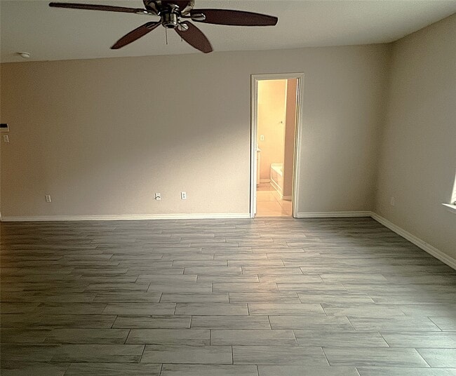 Building Photo - 2019 Pine Croft Dr